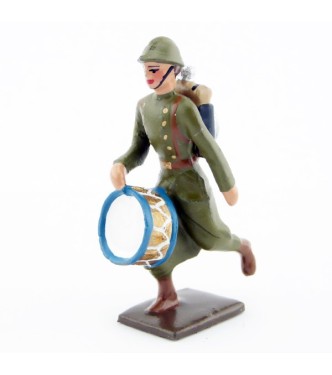 tambour de l'infanterie de ligne en capote kaki à l'assaut