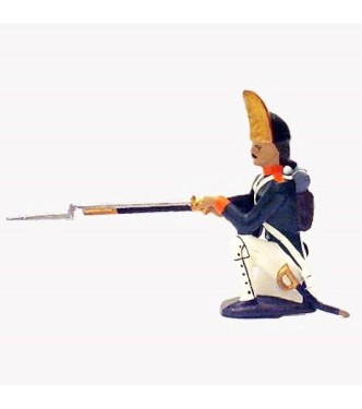fantassin des grenadiers russes à genou, fusil en joue