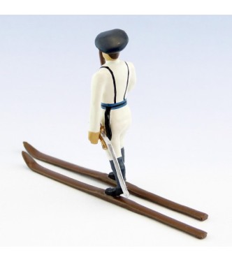 officier des chasseurs alpins en tenue d'hiver (blanc) à skis