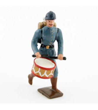 tambour de l'infanterie de ligne en tunique bleu horizon à l'assaut