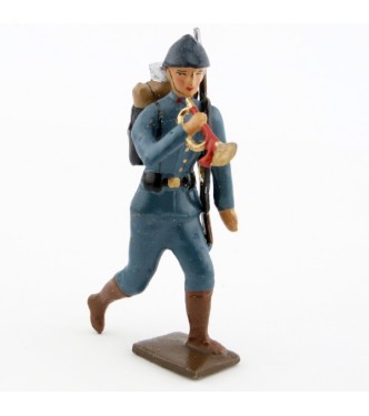 clairon de l'infanterie de ligne en tunique bleu horizon à l'assaut