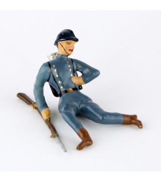 fantassin assis, blessé au côté