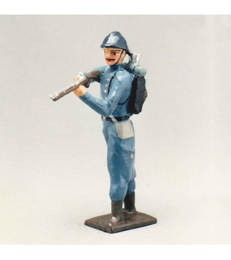 fantassin de l'infanterie de ligne en capote b.h. debout avec fusil en joue