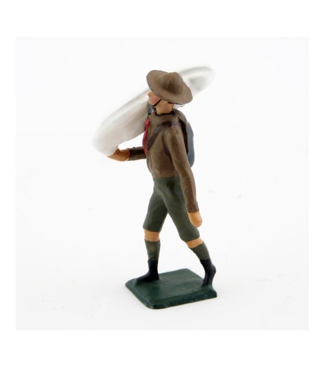 scout portant tente