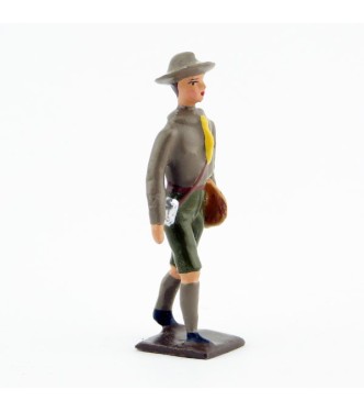 scout avec miche de pain