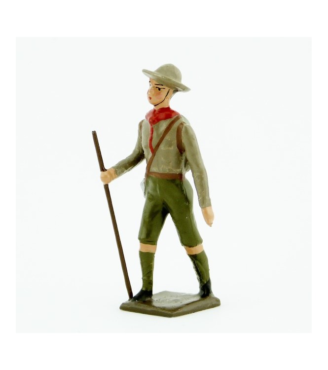 scout avec baton au sol