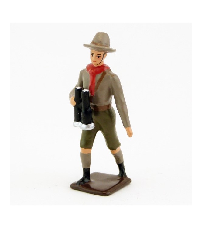 scout avec jumelles