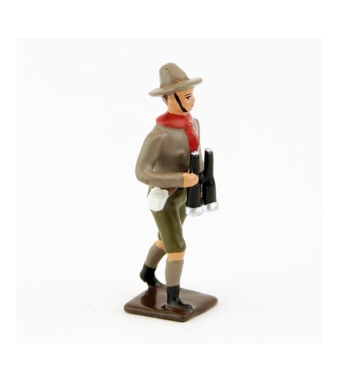 scout avec jumelles
