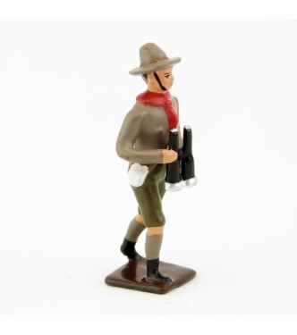 scout avec jumelles
