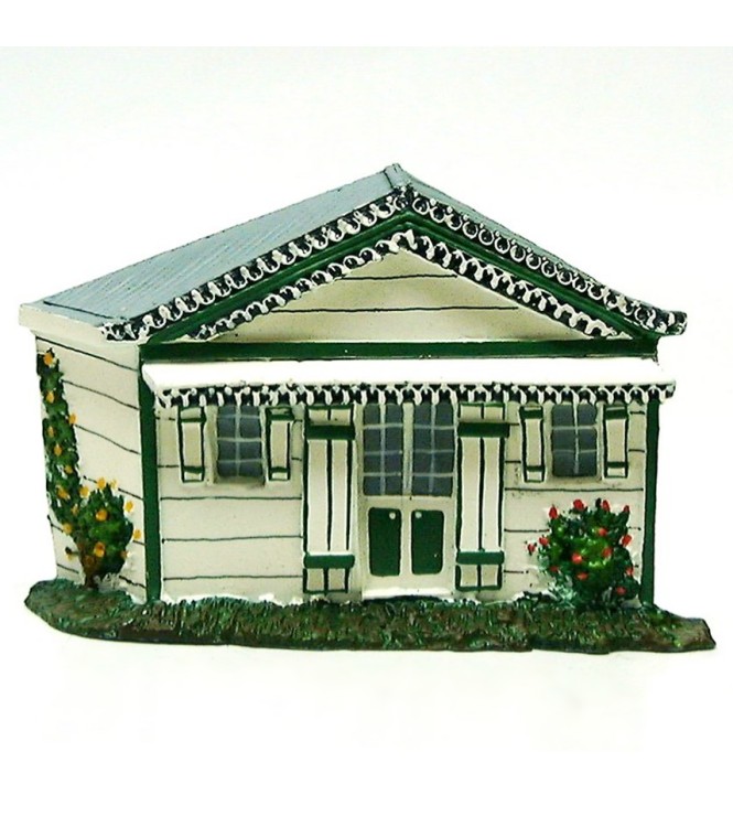 Maison réunionaise blanche, toit en tôle