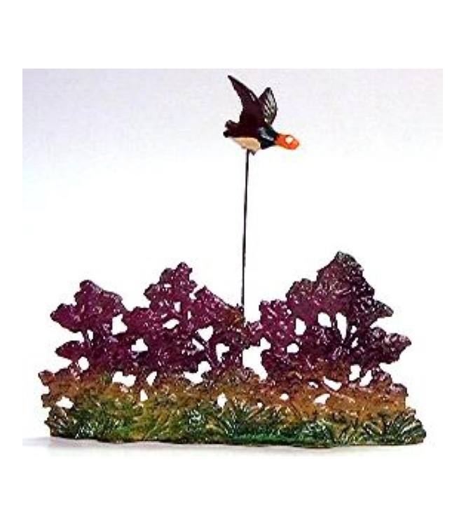 Buisson avec canard en vol