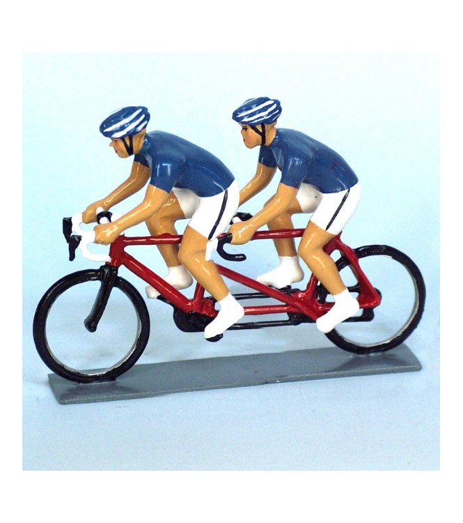 Cyclistes en tandem, t-shirts bleus