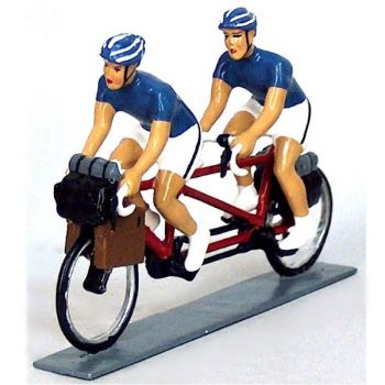 Cyclotouristes (Cyclo-randonneurs) en tandem, t-shirts bleus