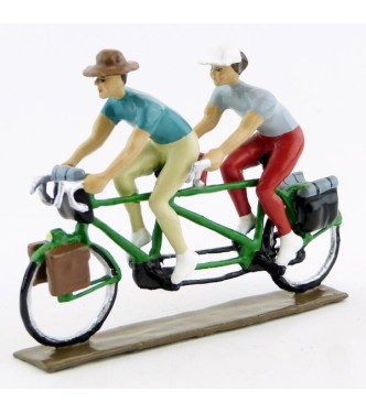 Cyclotouristes (Cyclo-randonneurs) en tandem (Paule et Arthur)
