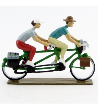 Cyclotouristes (Cyclo-randonneurs) en tandem (Paule et Arthur)