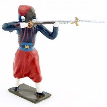 fantassin du 3e rgt de zouaves debout, fusil en joue