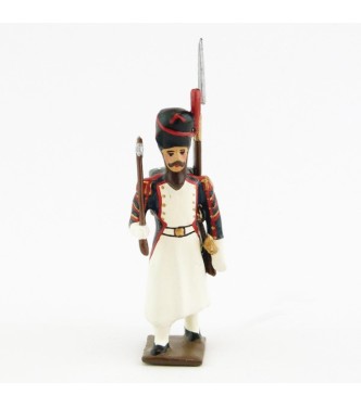 sapeur des grenadiers de la garde avec fusil sur l'épaule