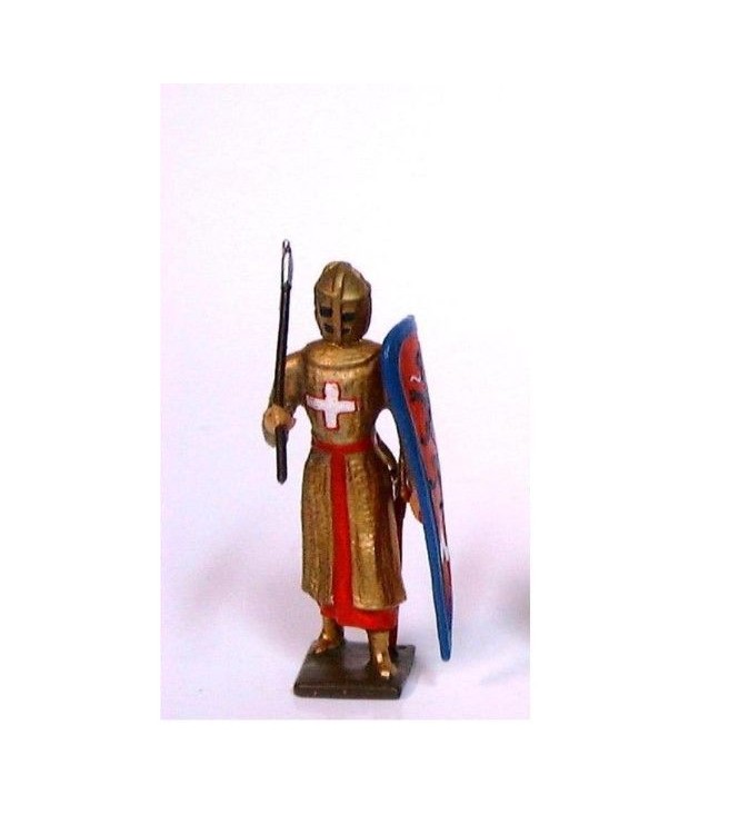 croisé, cotte dorée, heaume, avec hache et bouclier rouge "lion"