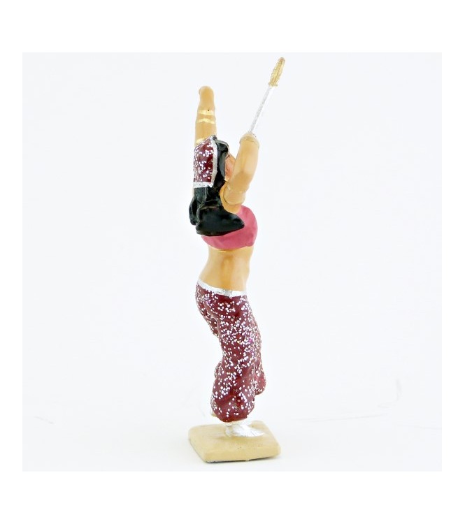 avaleuse de sabre, tenue rose et Bordeaux