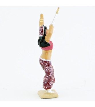 avaleuse de sabre, tenue rose et Bordeaux