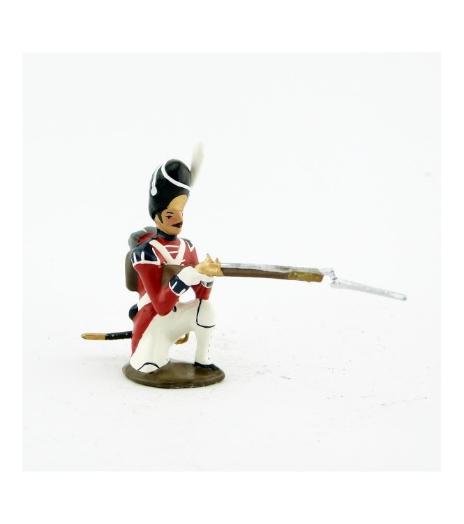 fantassin du officier à genou, fusil en joue