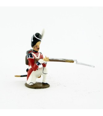 fantassin du officier à genou, fusil en joue