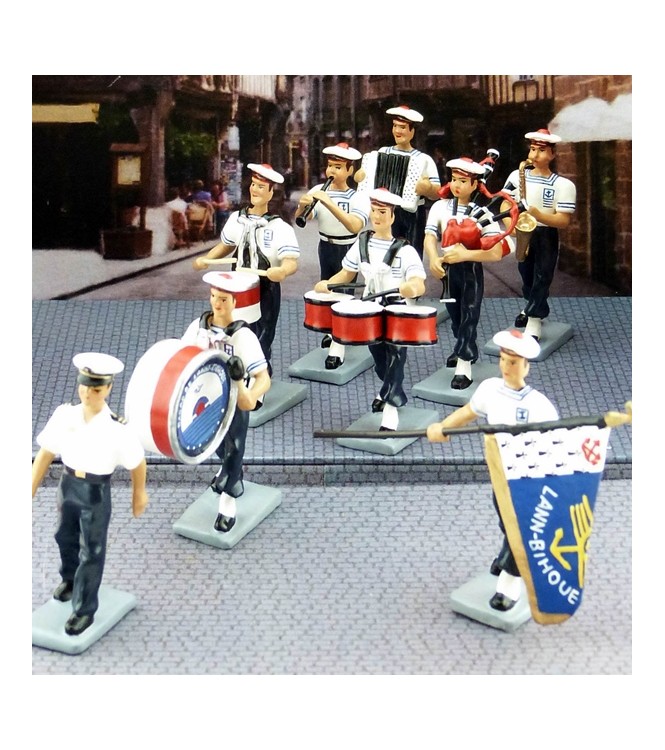 diorama ''le Bagad de Lann-Bihoué'' (tenue d'été) (9 p. + coffret)