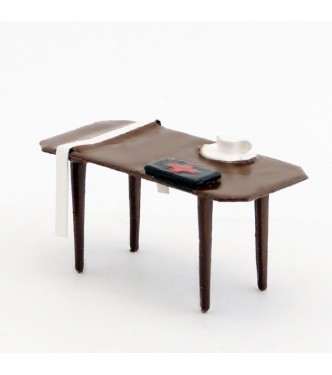 Table marron du service de santé