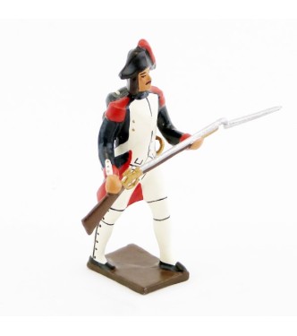 fantassin avançant, fusil dans les mains