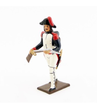 fantassin avançant, fusil dans les mains