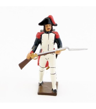 fantassin avançant, fusil dans les mains