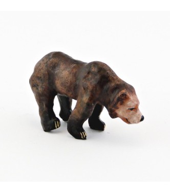 Ours brun à quatre pattes