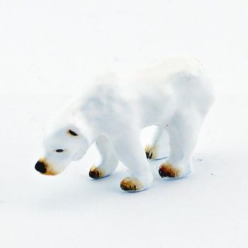 Ours polaire à quatre pattes