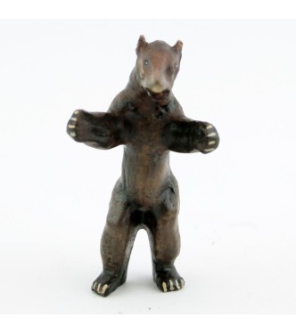 Ours brun debout