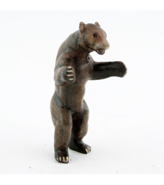 Ours brun debout