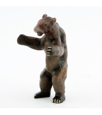 Ours brun debout