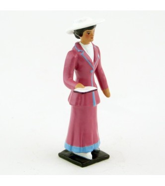 Femme, robe rose, avec livre (missel)