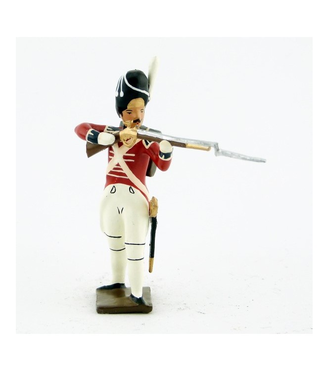 fantassin du 1er rgt de grenadiers anglais debout, fusil en joue