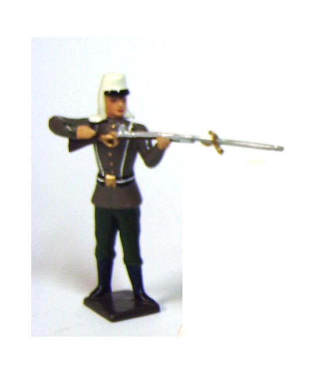 fantassin de la légion étrangère au feu, fusil en joue