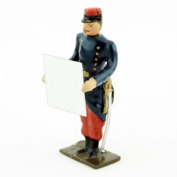 Officier en capote avec carte