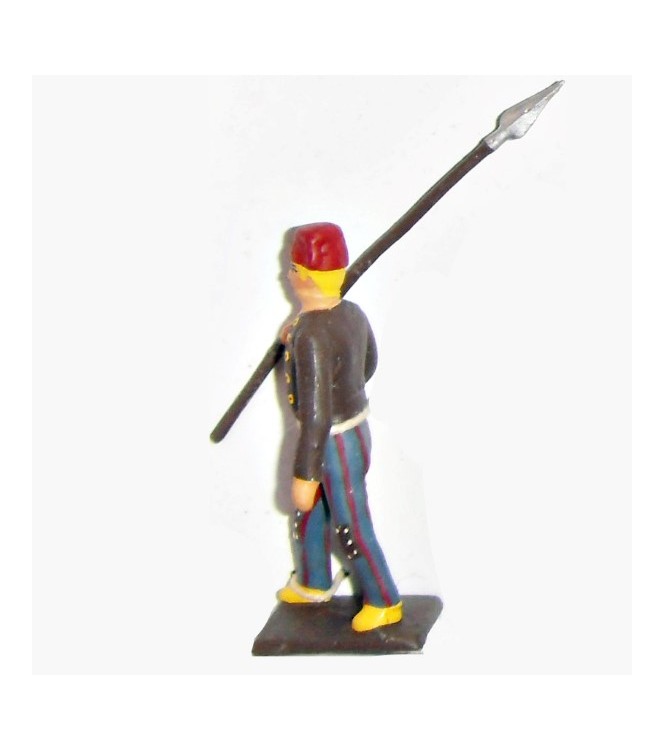 révolutionnaire, gilet marron, lance sur l'épaule