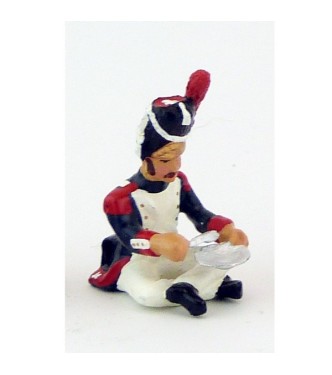 grenadier assis avec assiette et couverts
