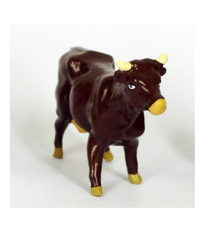 Vache marron, debout