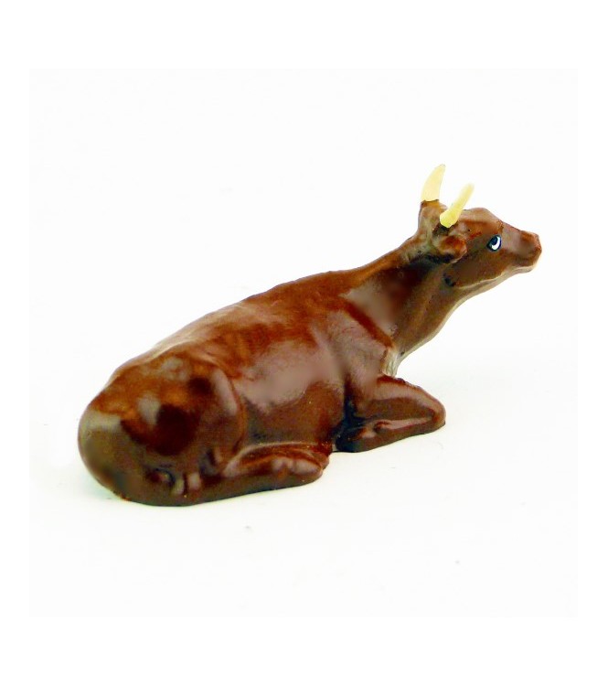 Vache marron (alezan) couchée