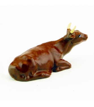 Vache marron (alezan) couchée