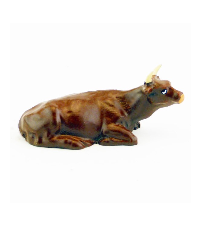 Vache marron (alezan) couchée