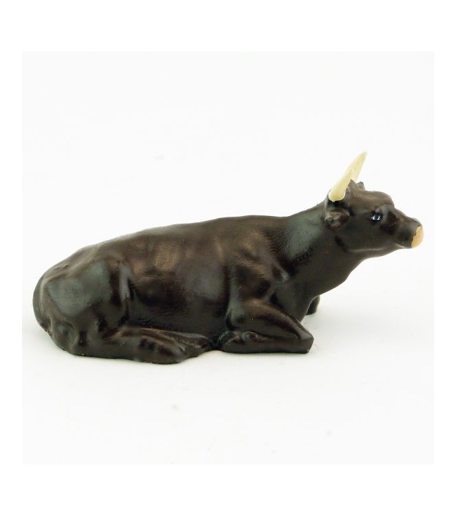 Vache marron couchée