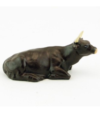 Vache marron couchée