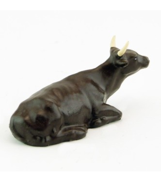 Vache marron couchée