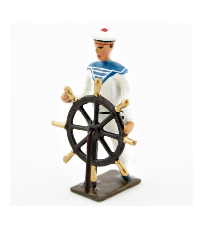 marin tenant la roue de gouvernail